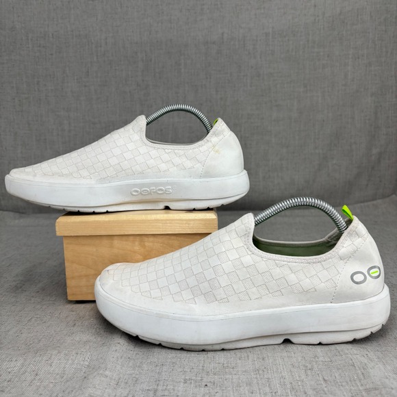 OOFOS OOmg Eezee Low Shoes White Checker Canvas Recovery Sneaker Women Size 11 - Picture 2 of 11